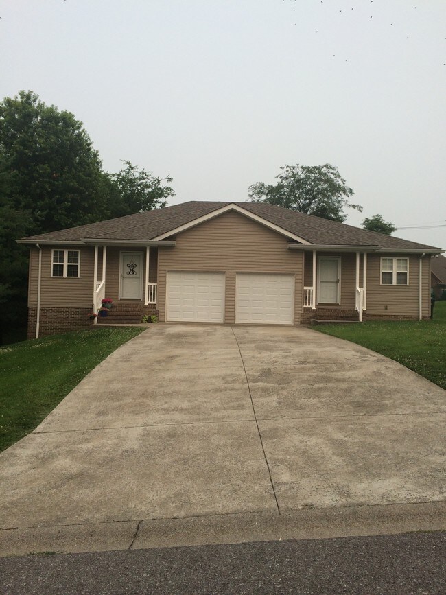 3840 Halehaven Dr, Paducah, KY 42001 Apartment for Rent 3840 Halehaven Dr, Paducah, KY 42001 Apartment for Rent