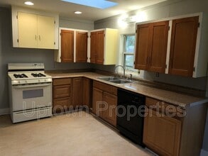 Building Photo - 3671 SE Tenino St