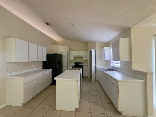 Foto del edificio - Large 4/2 Single Story Home