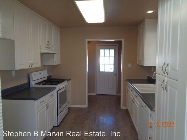Building Photo - 3 br, 1 bath House - 1135 East Ave R-4