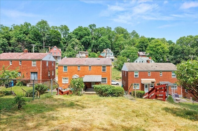 Building Photo - 2182 Pauline Ave