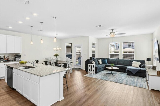 Building Photo - 1124 Aronia Ln