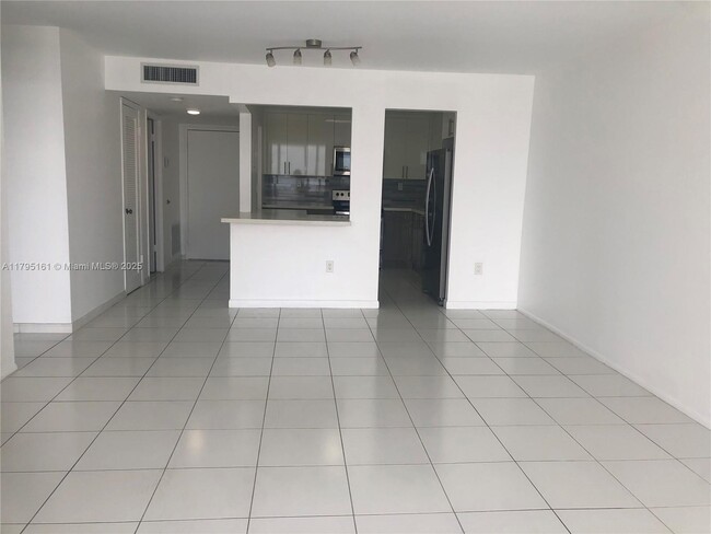Building Photo - 18081 Biscayne Blvd