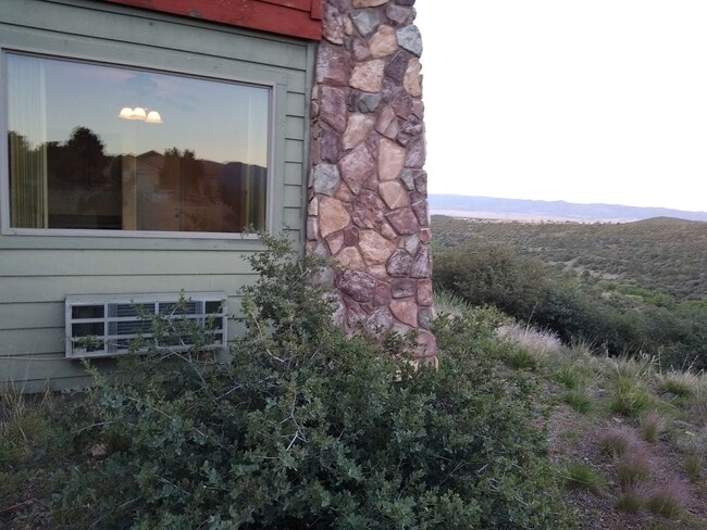 Building Photo - 1003 N Opal Dr