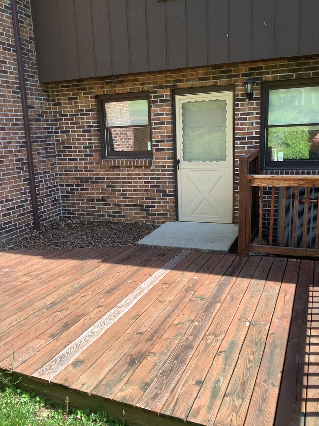 20x15 decking - 206 Opal Ln