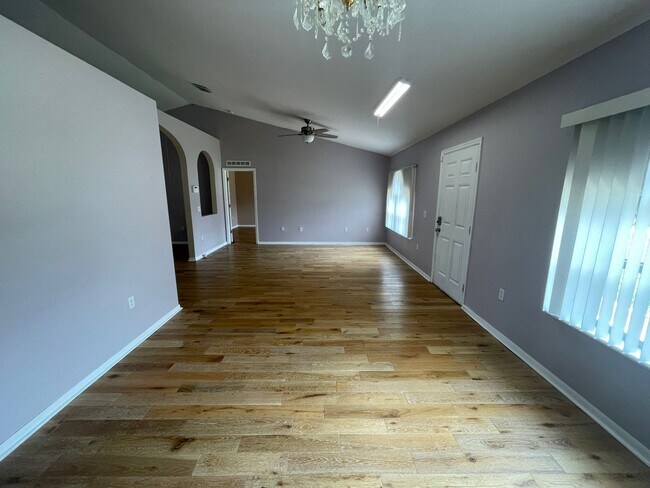 Foto del edificio - Great Home Great Location - 4 br 2 1/2 bath