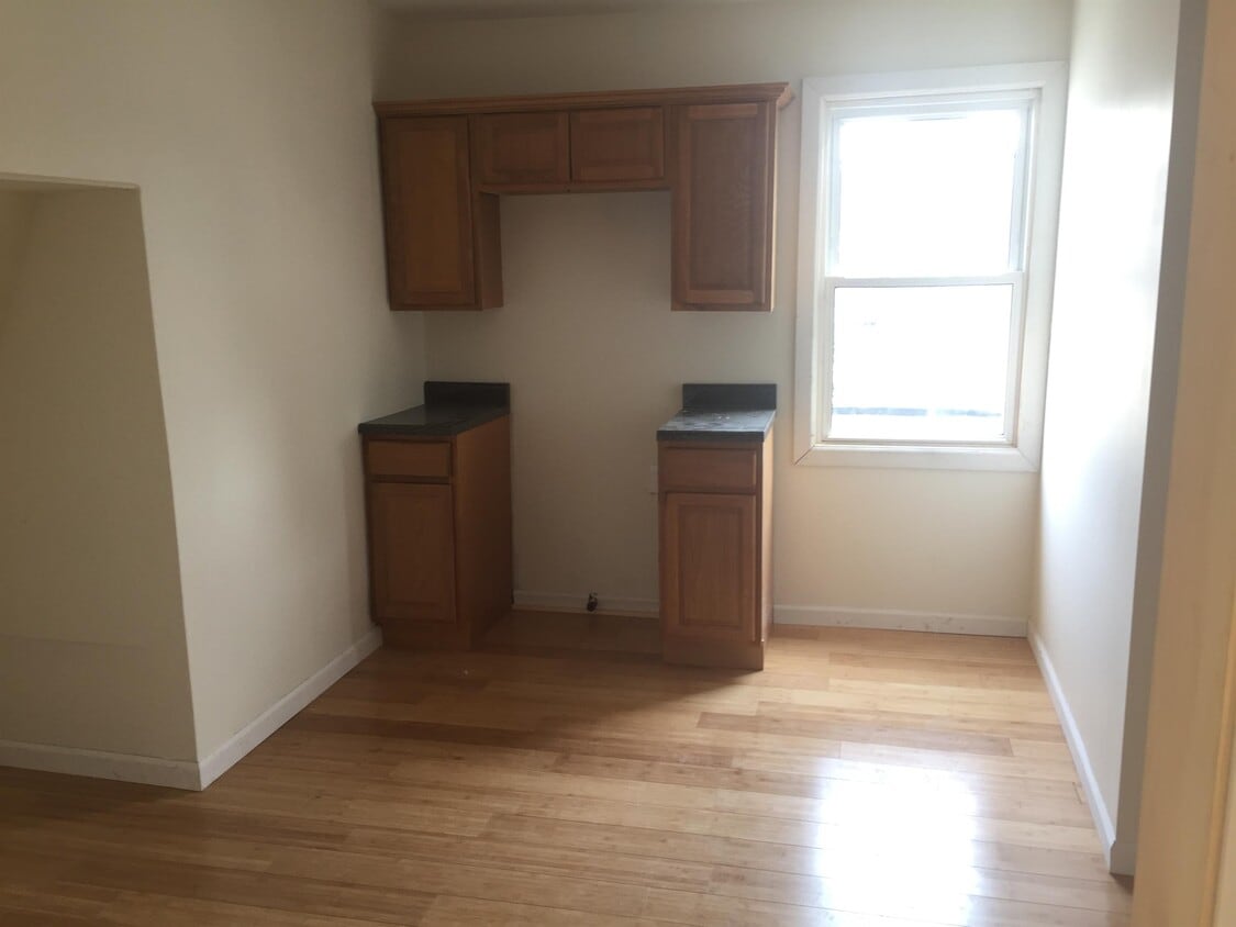 240 Ellis Ave Unit 3, Irvington, NJ 07111 Room for Rent in Irvington, NJ