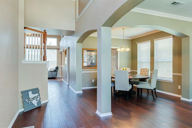 Building Photo - 753 Bridle Trail