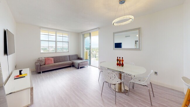 Building Photo - 215 SW 42nd Ave