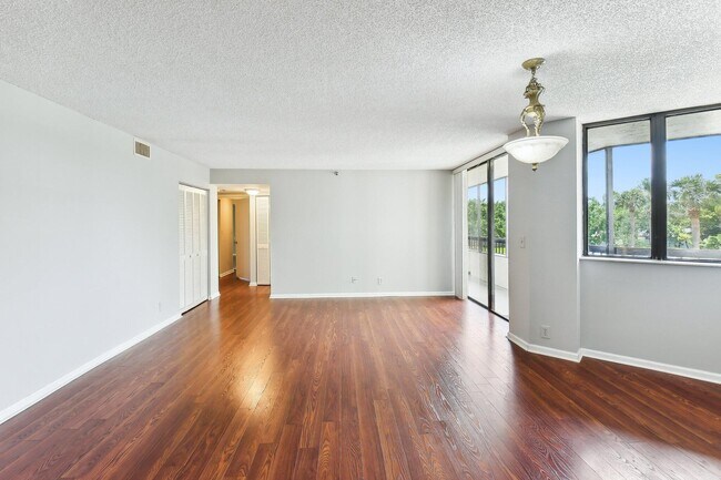 Building Photo - 6463 La Costa Dr