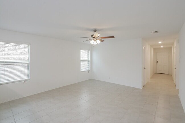 Foto del edificio - 1149 Crestview Dr