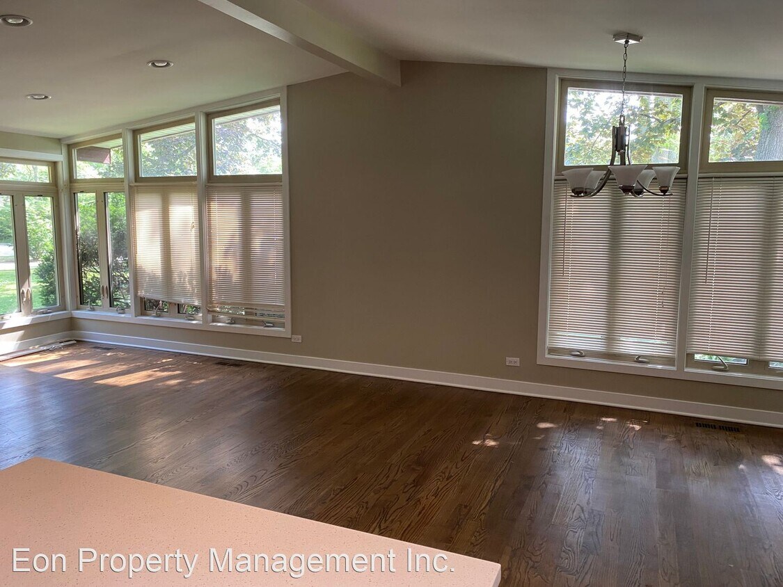Primary Photo - 3 br, 2 bath House - 747 LeClaire Ave