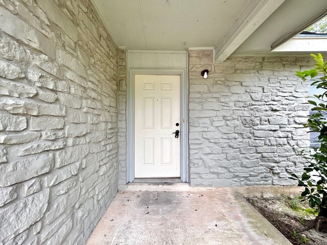 Building Photo - 2307 Singletree Ave