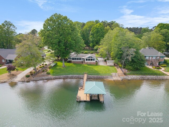 Foto del edificio - 173 Riverwood Rd