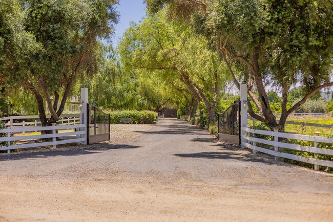 Foto del edificio - Ojai Horse Ranch