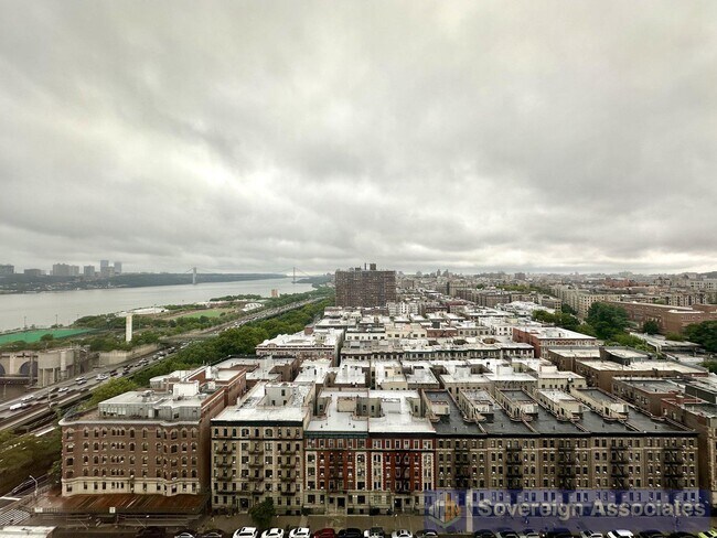Foto del edificio - 3333 Broadway