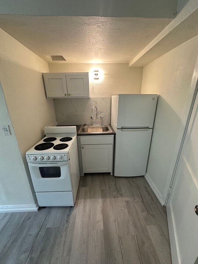 Foto del edificio - Newly Renovated Studio Apartment in the Heart of Waikiki!!!