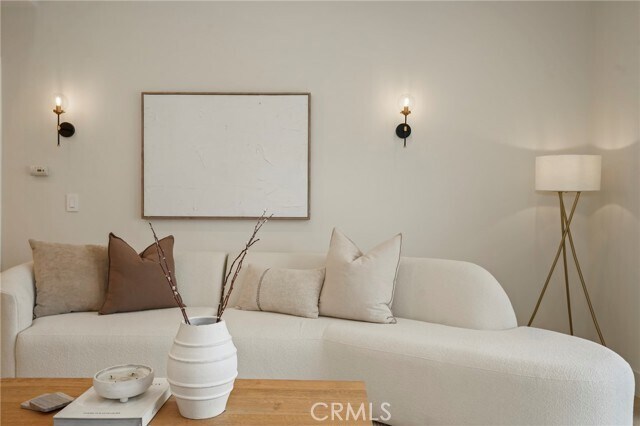 Foto del edificio - 8788 Shoreham Dr