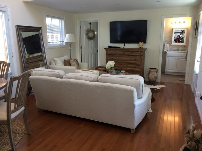 Photo - Beautiful Cottage Studio In Old Palo Alto House