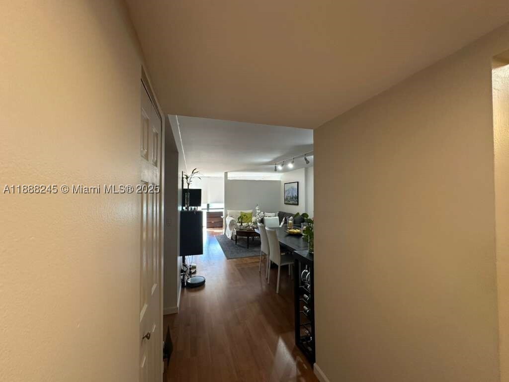 Foto del edificio - 1000 Parkview Dr