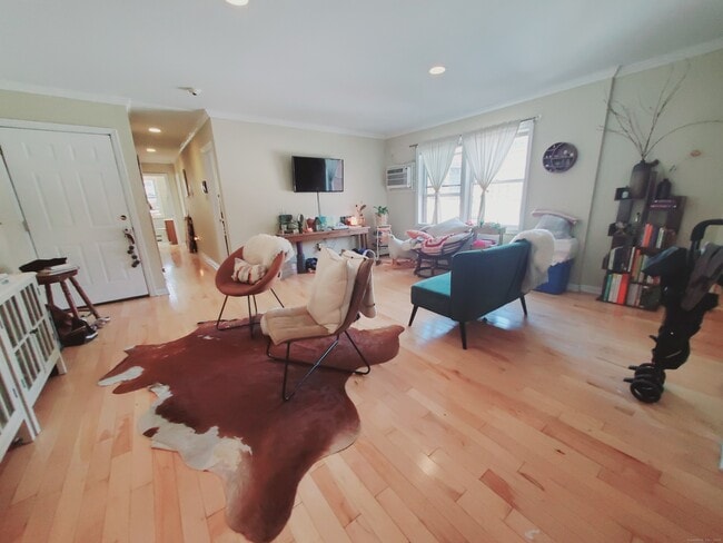 Building Photo - 211 Main St