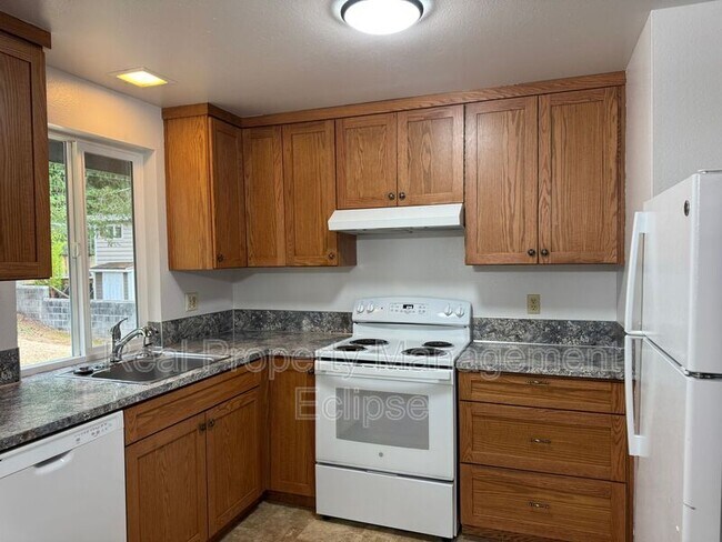 Foto del edificio - 13617 SE Fairwood Blvd