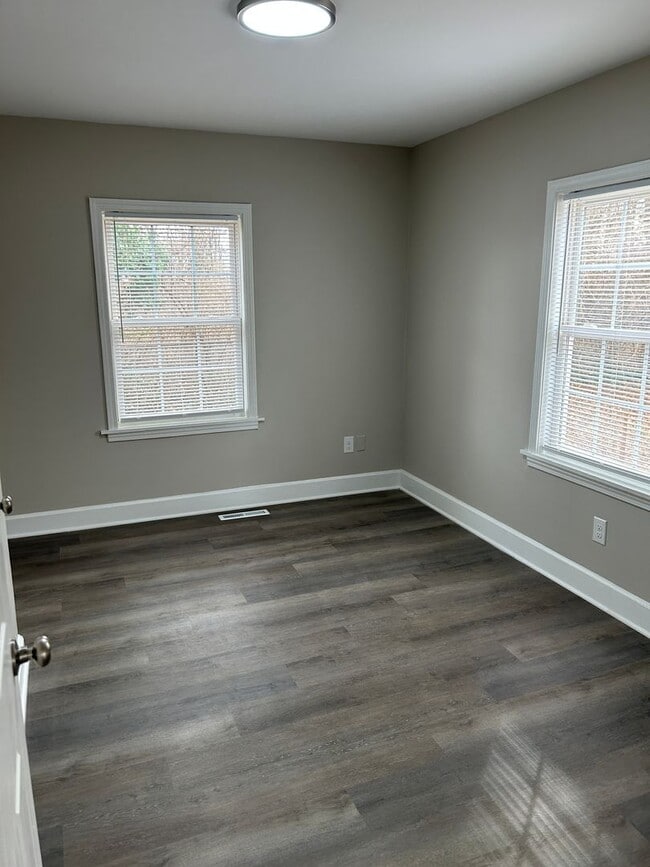 Building Photo - 518 W 24 1/2 St