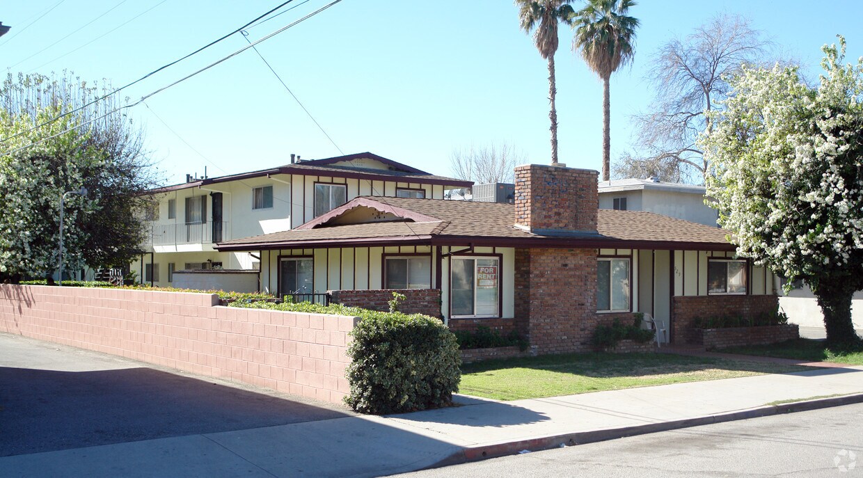 Primary Photo - 529 W 25th St