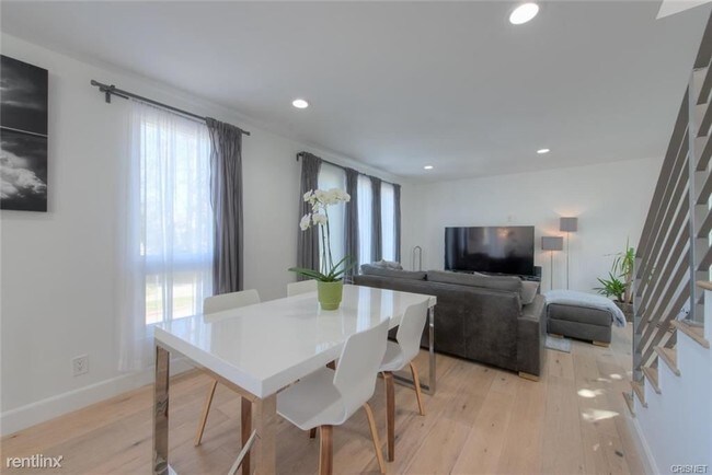 Building Photo - 12366 Laurel Terrace Dr