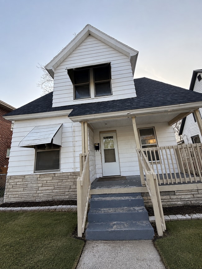 Building Photo - 129 N Olive St