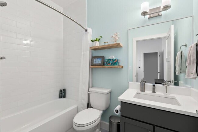Building Photo - Beautiful LUXURY Townhome For Rent in St P...