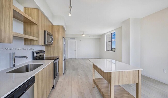Foto del edificio - 555 NE 8th St