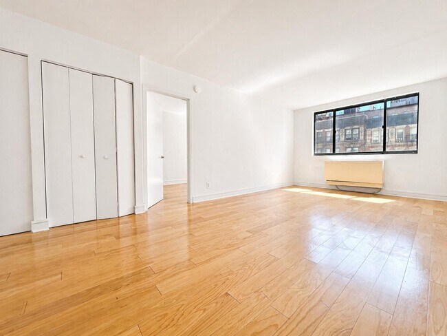 Foto del edificio - 323 W 96th St