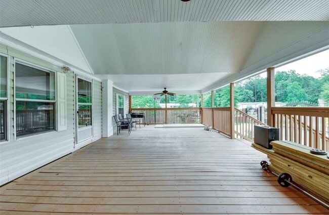 Building Photo - 16381 Hunters Green Dr
