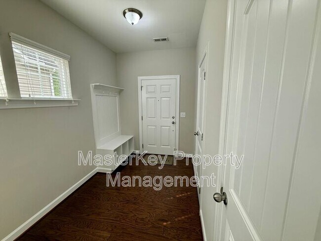 Building Photo - 450 Jerome Rd