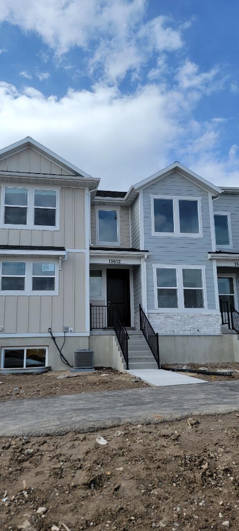 Building Photo - 13612 S Vernet Dr