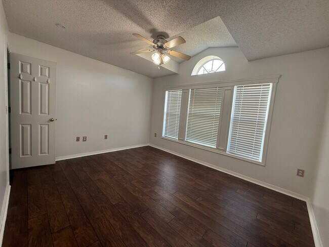 Foto del edificio - 1574 Stefan Cole Ln