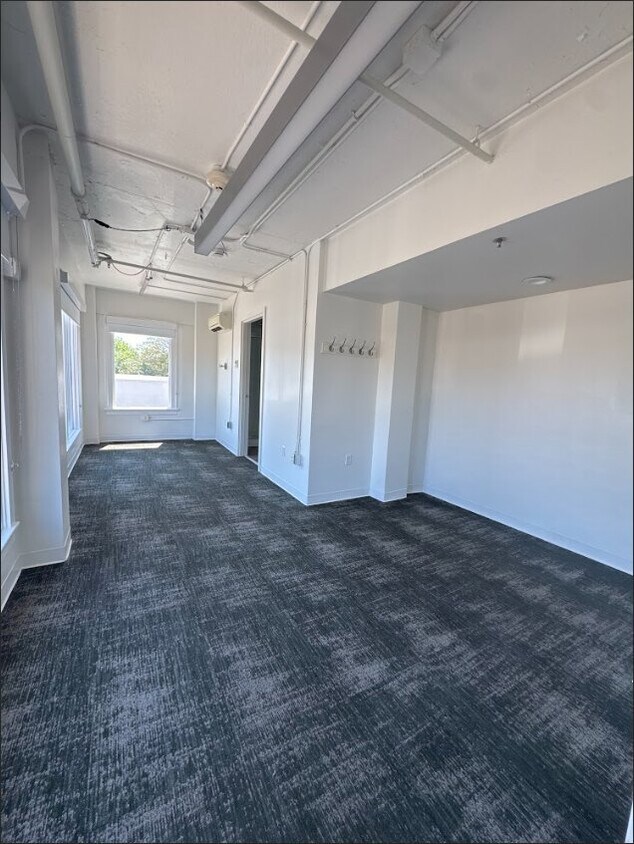 Building Photo - 217 S River St