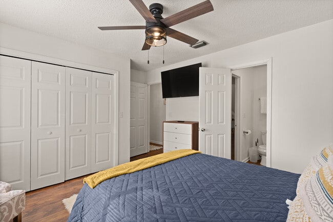 Building Photo - 300 S Grove Blvd