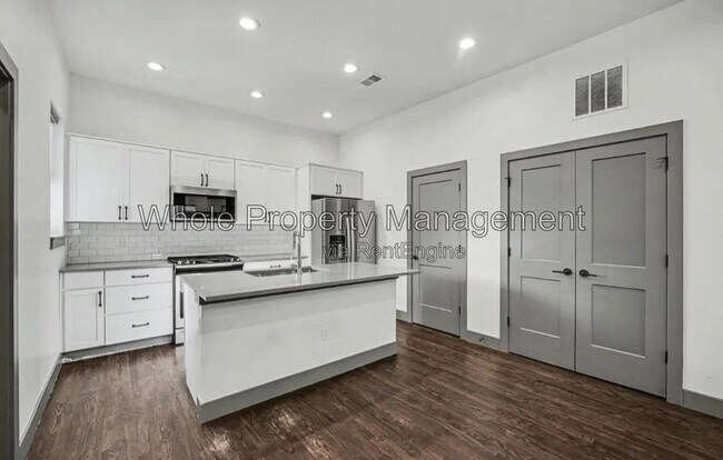 Building Photo - 3511 S Marion St