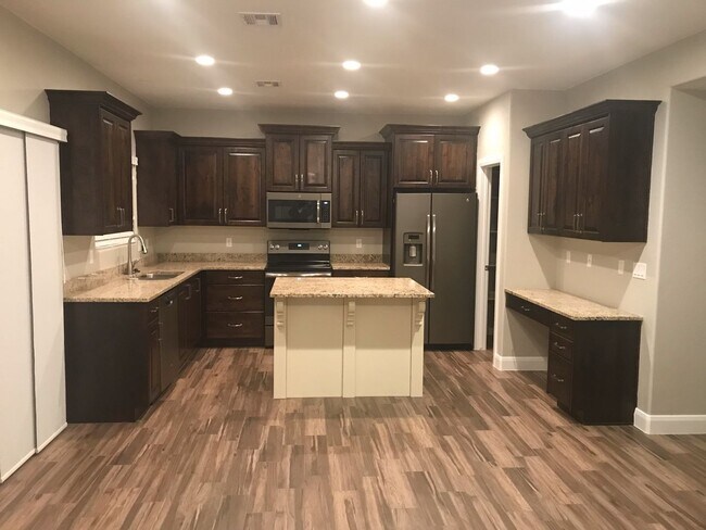 Foto del edificio - Beautiful 3 bedroom, 2.5 bathroom townhome in St George!