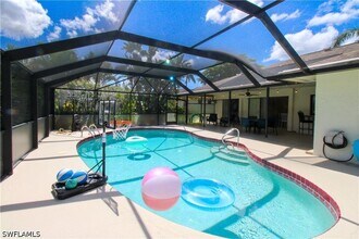 Building Photo - 213 Bay Meadows Dr