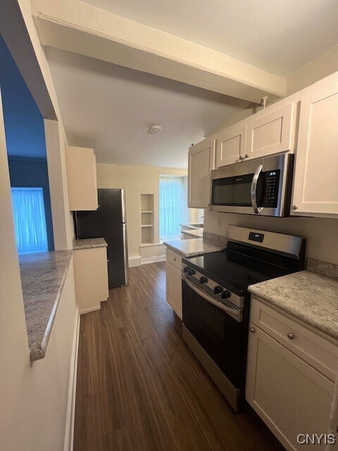 Foto del edificio - 170 Kenwood Ave