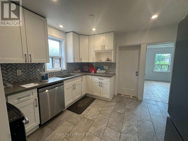 Building Photo - 28 Montcalm Ave