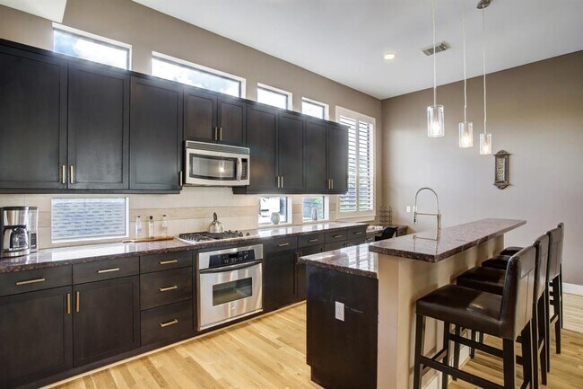 Foto del edificio - 1415 Bonnie Brae St
