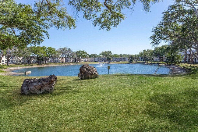 Foto del edificio - Armature Lake- 1/1-ARH