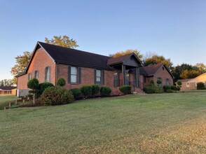 Building Photo - 120 Roy Dr
