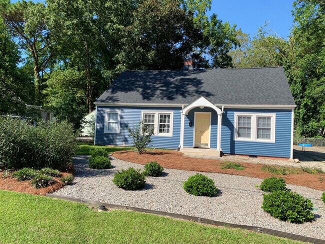 3 Bedrooms 2 Full Baths with fenced in bac... - 3 Bedrooms 2 Full Baths with fenced in bac... House
