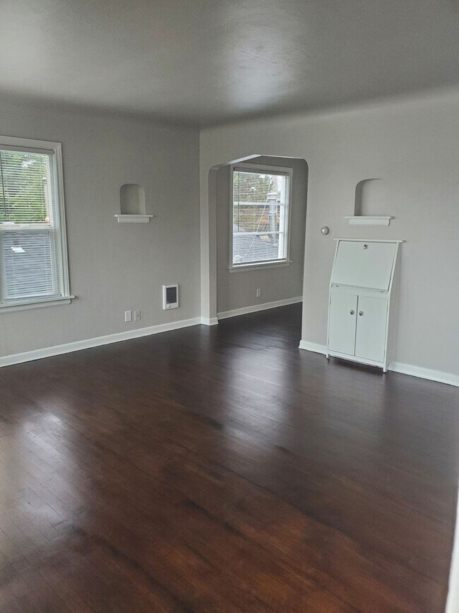 Foto del edificio - Charming 1 Bedroom Unit With Garage, Priva...