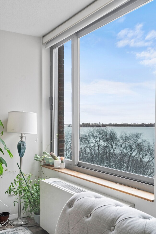 Building Photo - 2 S End Ave